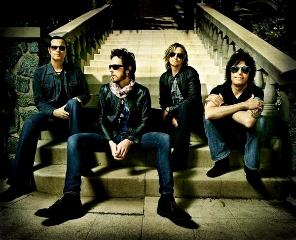 Scott Weiland and Eric Kretz Sued by Record Label
