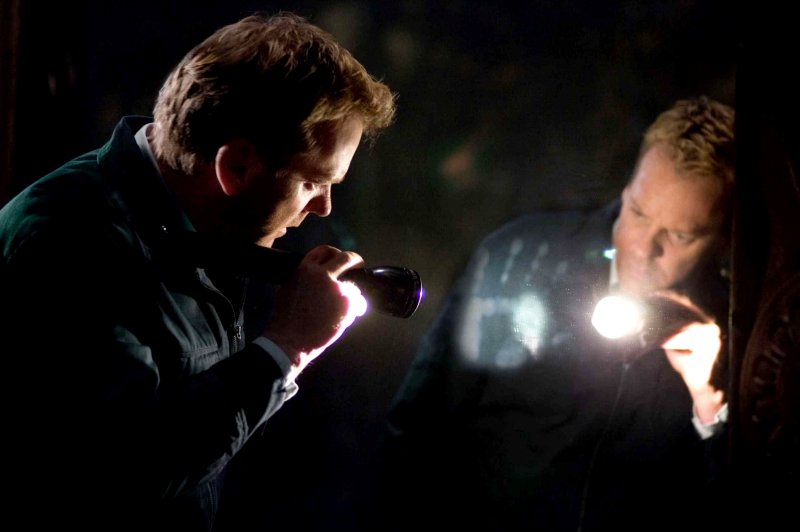 Extremely Spooky and Bloody Red Band Trailer of 'Mirrors'