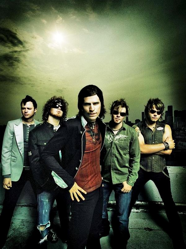 Video Premiere: Hinder's 'Use Me'