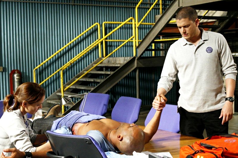 Two Clips From 'Prison Break' 4.08: The Price