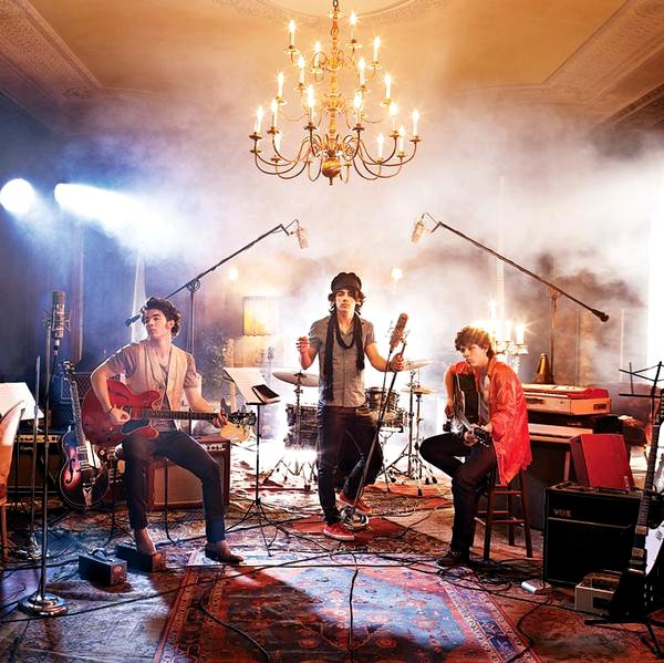 Video Premiere: Jonas Brothers' 'Lovebug' Music Video