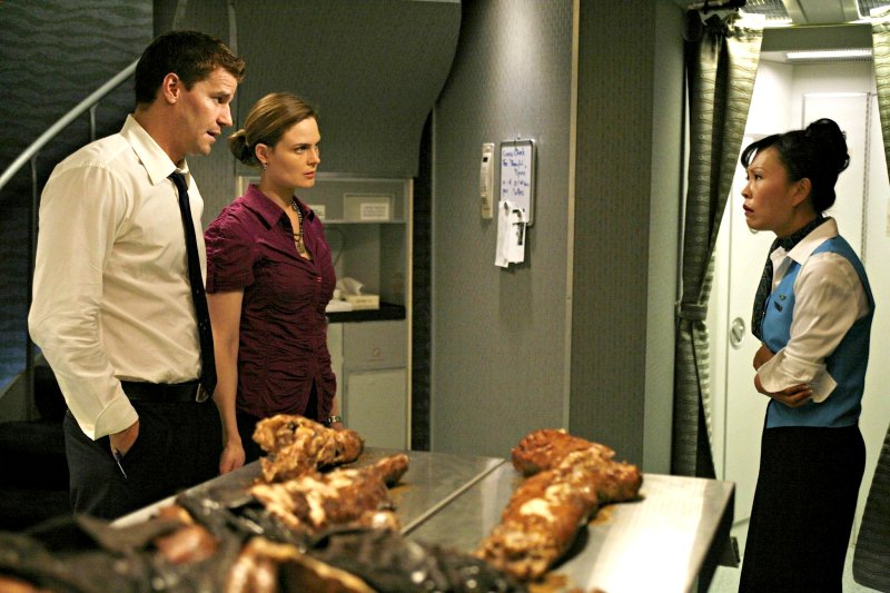 Sneak Peek to 'Bones' 4.10: The Passenger in the Oven