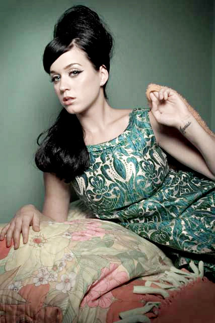 Video Premiere: Katy Perry's 'Thinking of You'