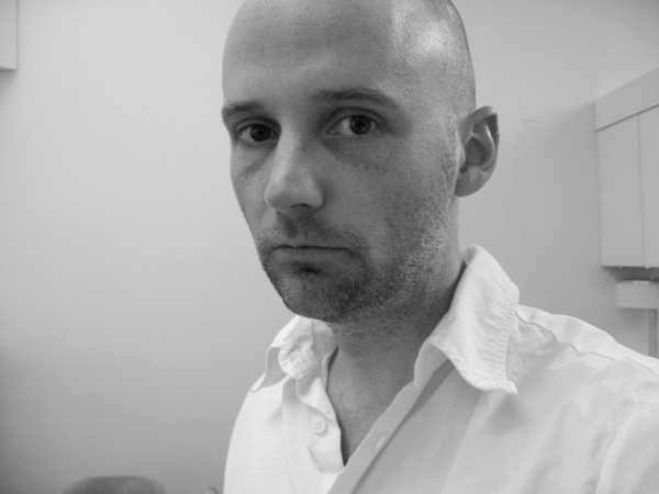 Moby Premieres Music Video for 'Shot in the Back of the Head'