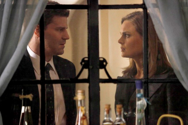 Preview of 'Bones' 4.22: Booth Steals a Body From Funeral