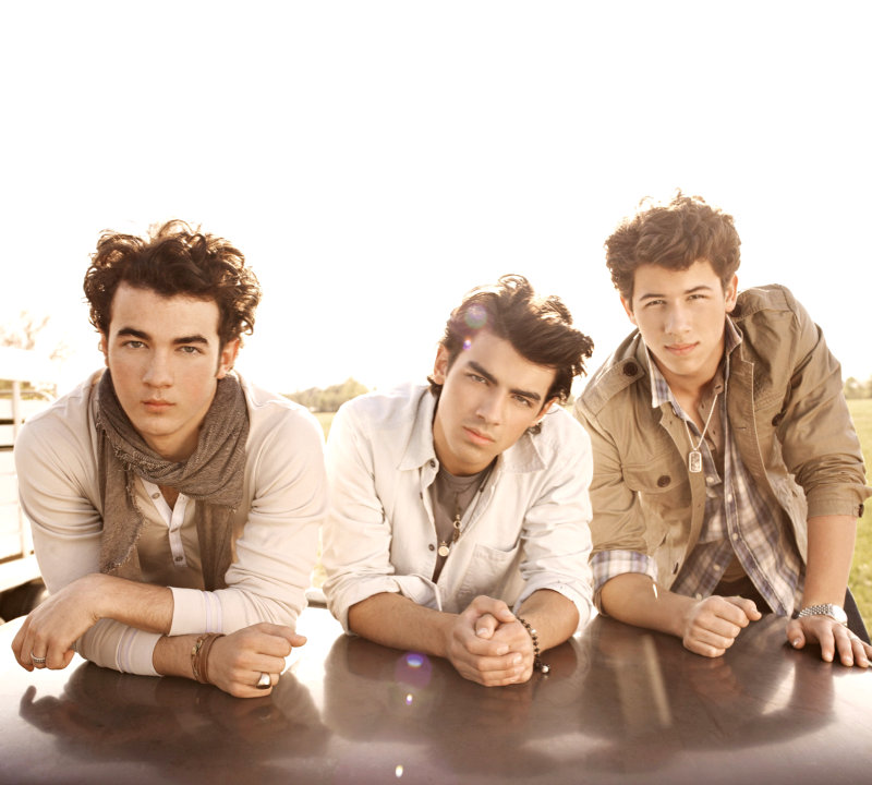 Video Premiere: Jonas Brothers' 'Keep It Real'