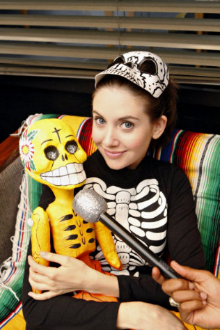 Behind the Scene and Clips of 'Community' 1.07