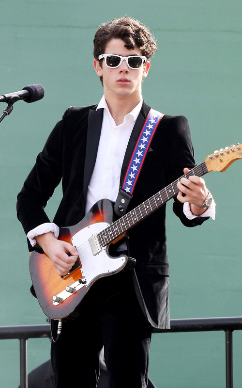 Video: Nick Jonas Performing at 2010 Critics' Choice Awards