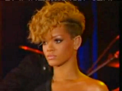 Rihanna Covering 'Redemption Song' for Haiti at 'Oprah Winfrey Show'