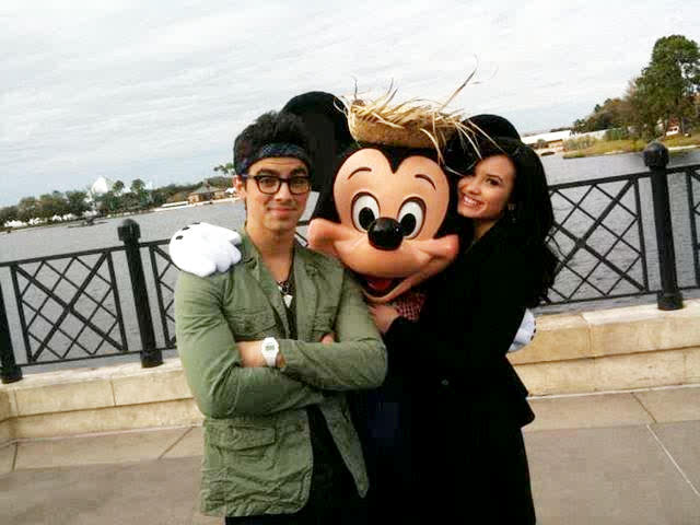 Video: Joe Jonas and Demi Lovato 'Make a Wave' in Orlando