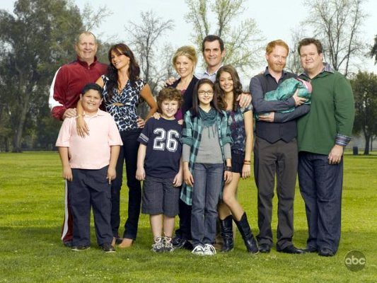 'Modern Family' Takes Trip to Hawaii
