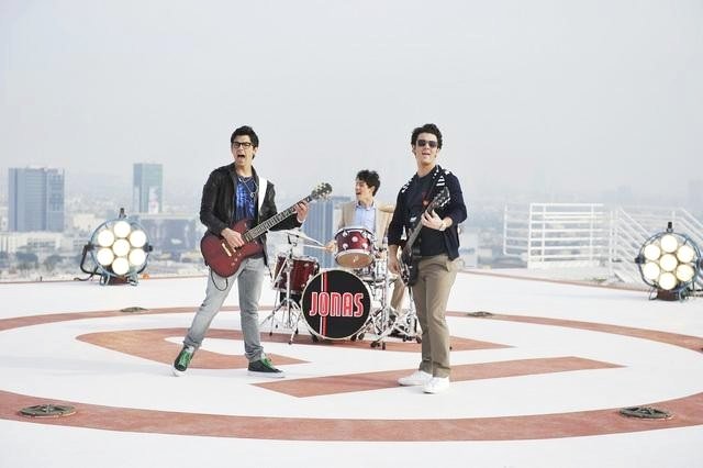 Video Premiere: Jonas Brothers' 'Feelin' Alive'