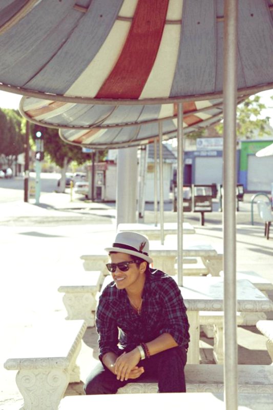 Bruno Mars Debuts Music Video for 'The Other Side'