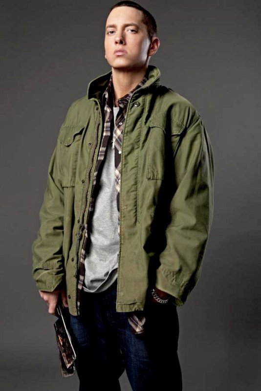 2010 MTV VMAs: Eminem Scores Moonman for Best Male Video