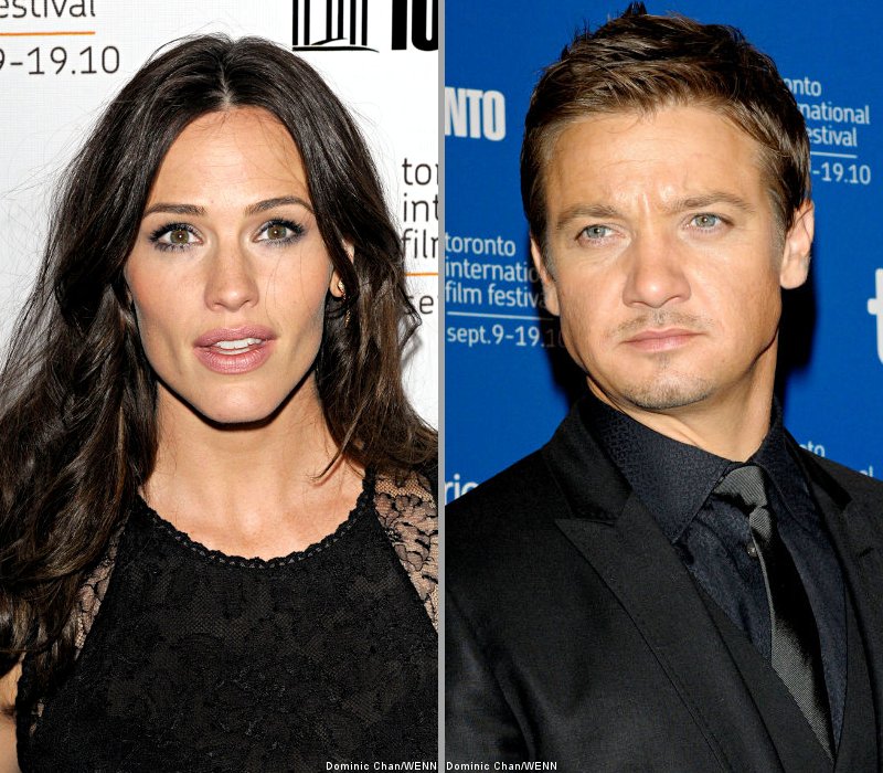 Jennifer Garner to Have 'Chemistry' With Jeremy Renner
