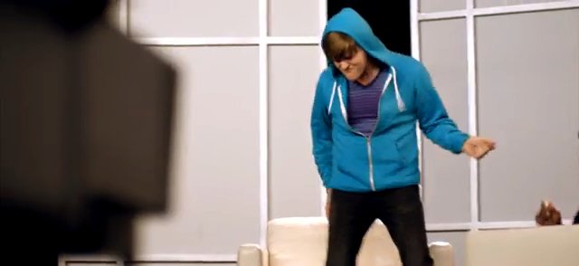 'Hollywood' Video: Michael Buble Dancing and Shaking Hair as Justin Bieber
