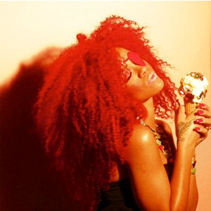 Official Behind-the-Scene of Rihanna's 'S&M' Video