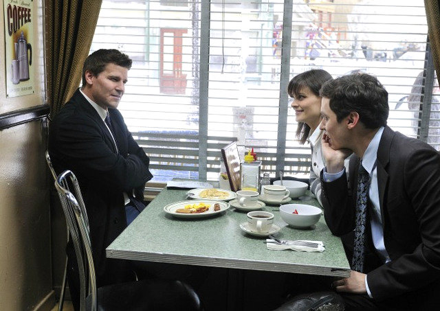 'Bones' 6.16 Preview: Booth and Brennan Stuck in Elevator
