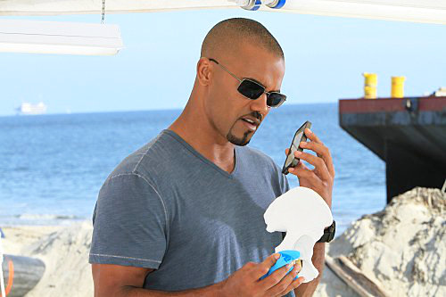 'Criminal Minds' 6.23 Preview: Bodies Buried in the Sand