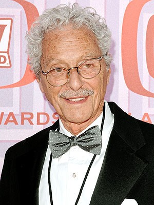 Allan Arbus, the Psychiatrist of 'M*A*S*H', Dies at 95