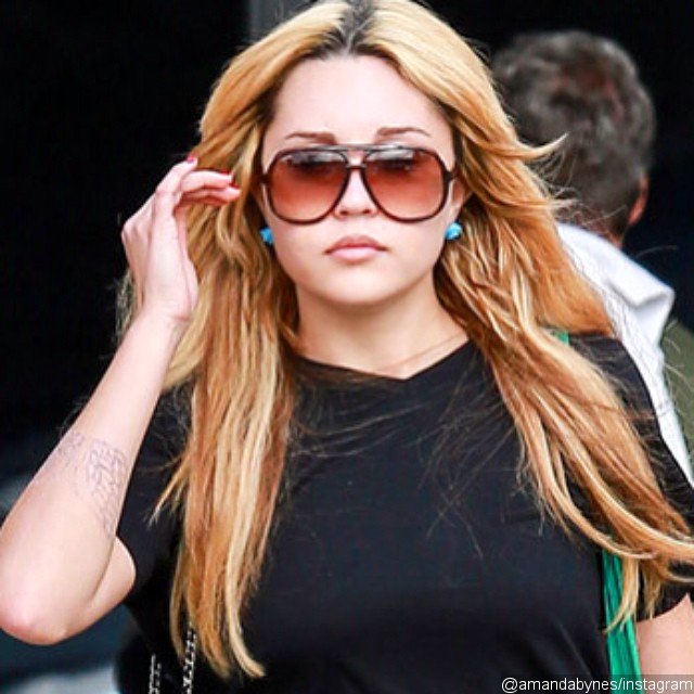 Amanda Bynes Resurfaces on Twitter, Tells Fans 'I Love You'