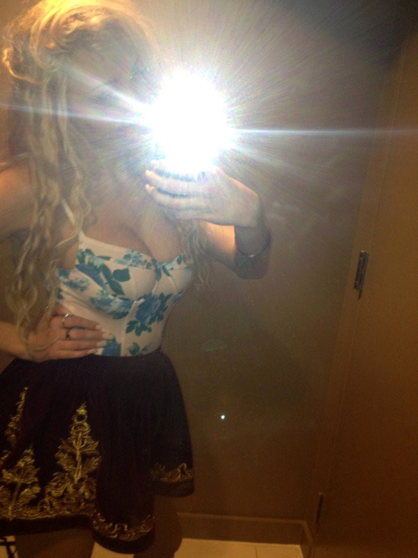 Amanda Bynes Shows Cleavage and Complains About Being 'Pudgy' in Recent Tweets