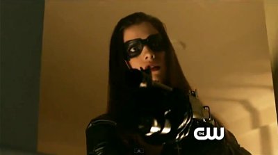 'Arrow' 1.17 Preview: Oliver in Dilemma as The Huntress Returns