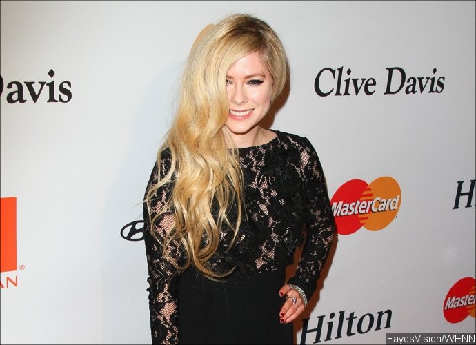 Avril Lavigne Is NOT Dead and Replaced by a Clone, New Album Is on the Way