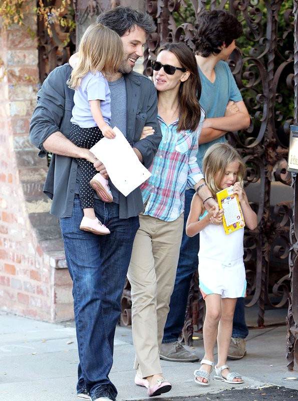 Ben Affleck and Jennifer Garner All Smiles on Sunday Outing