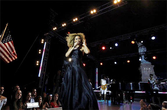 Videos: Beyonce's Full Performances at 'Macy's 4th of July Fireworks Spectacular'
