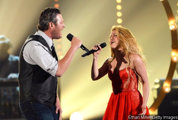 Video: Blake Shelton Duets With Shakira at 2014 ACM Awards