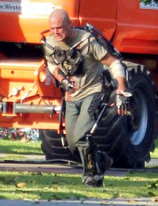 Bleeding Matt Damon Wears Strange Gear on Set of 'Elysium'