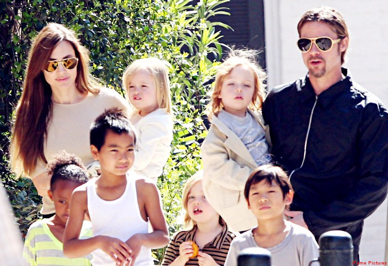 Brad Pitt: I Don't Bring My Crap at Home
