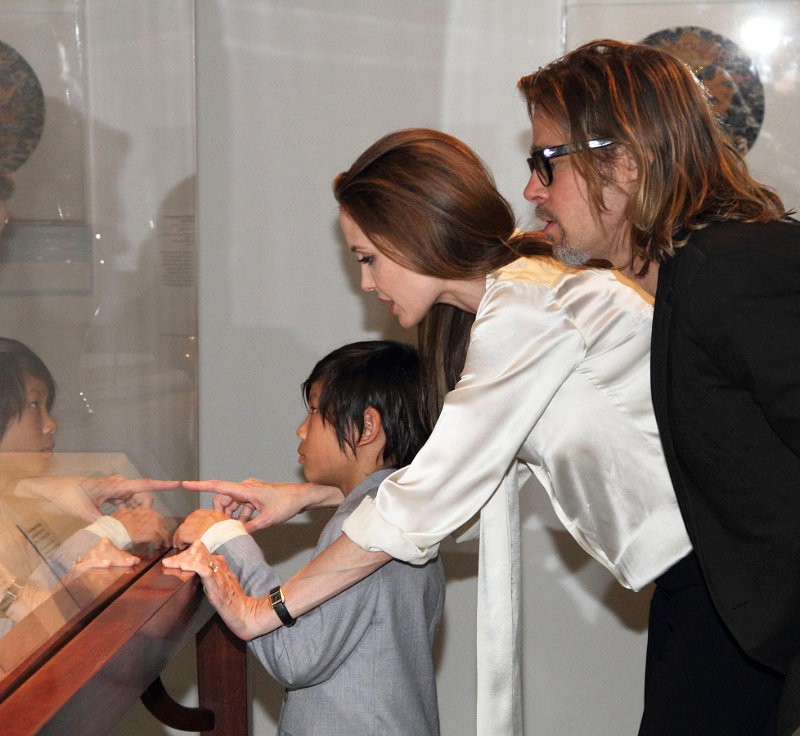 Brad Pitt Is Officially Engaged to Angelina Jolie, Designs Her Diamond Ring