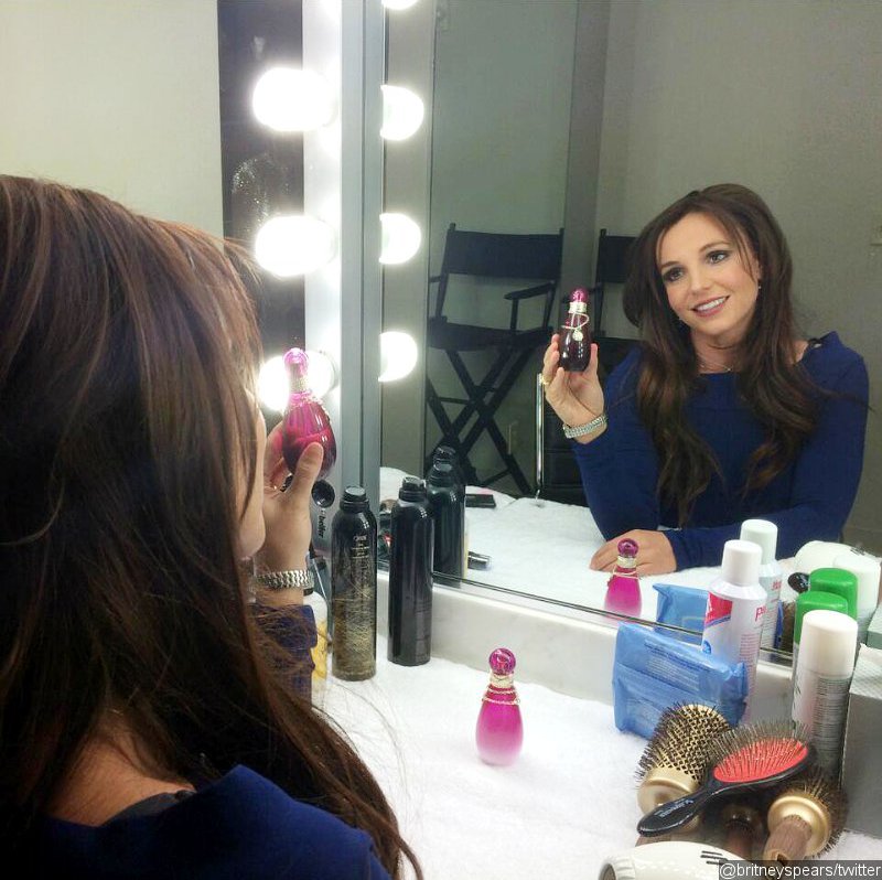Britney Spears Shows Off New Brunette Look