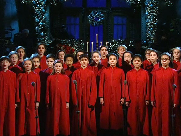 'SNL' Pays Tribute to Connecticut Shooting Victims With 'Silent Night'