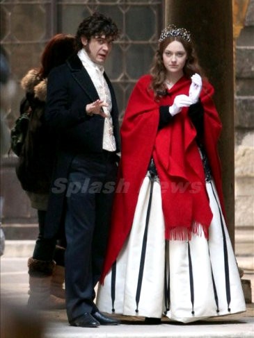 Dakota Fanning Keeps It Classy on 'Effie' Set in Venice