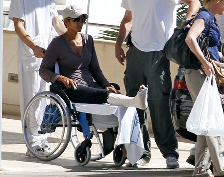 Halle Berry Leaves Hospital With a Cast on Broken Foot