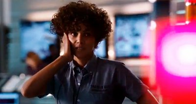 Halle Berry Saves Abigail Breslin's Life in New 'The Call' Trailer
