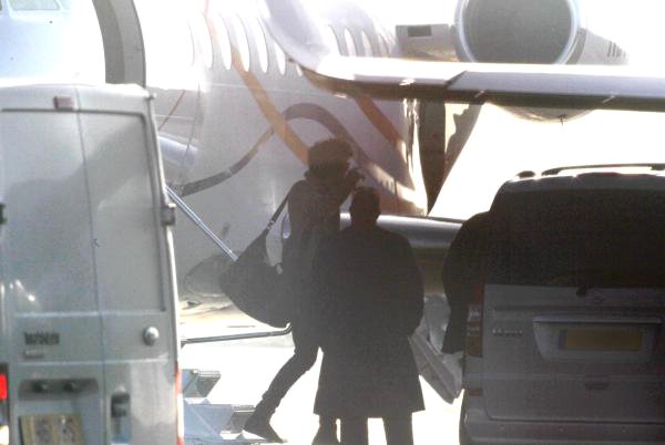Harry Styles Flying Home in Taylor Swift's Private Jet