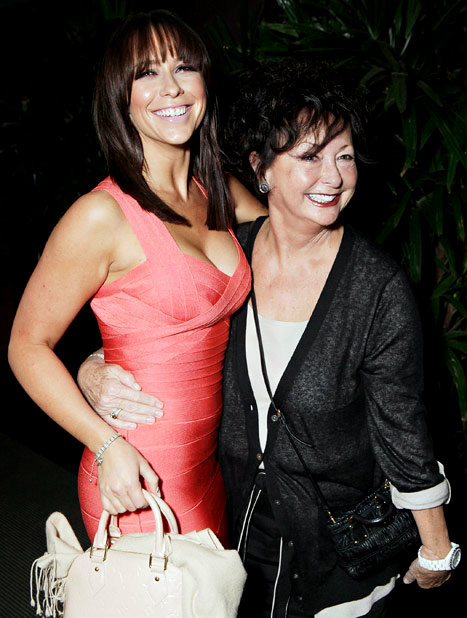 Jennifer Love Hewitt Mourns the Loss of Her Mother Patricia