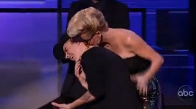 Jenny McCarthy Explains Justin Bieber Kiss at AMAs