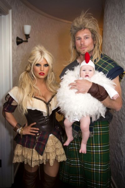 Jessica Simpson Shows Off Slim Waist in Medieval Wench Halloween Costume