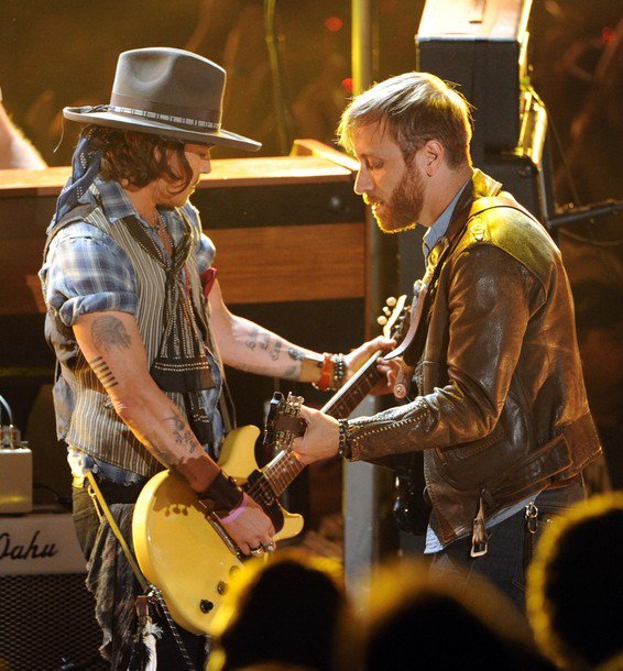 Video: Johnny Depp Rocks 2012 MTV Movie Awards With The Black Keys