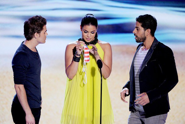 Video: Jordin Sparks Given a Thong at Teen Choice Awards 2012