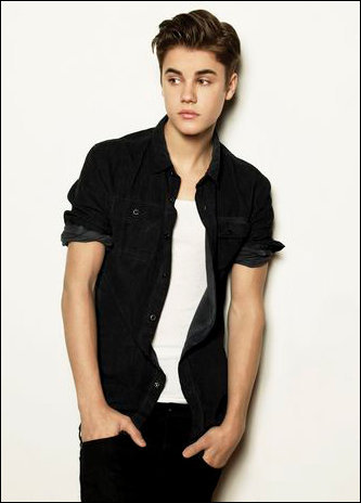 Justin Bieber Caressed by Ladies in Official 'Boyfriend' Video Teaser