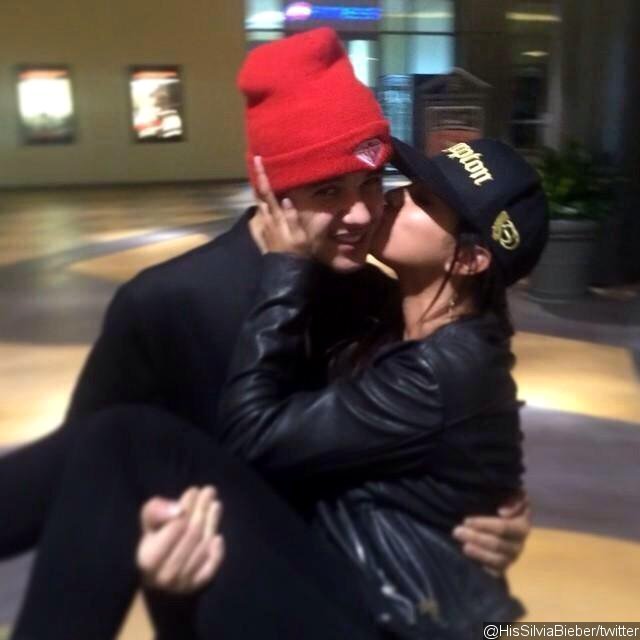 Justin Bieber Shares Then Deletes New Photo of Him Being Kissed by Selena Gomez