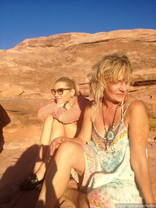 Ke$ha's Mom Says Daughter 'Almost Died' Due to Weight Criticism
