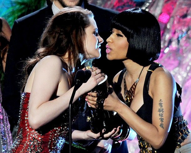 Kristen Stewart Fancied by Nicki Minaj for Her 'Crusty Shoes' at MTV Movie Awards