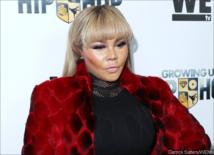 lil-kim-responds-to-photoshopped-image-which-makes-her-booty-larger.jpg